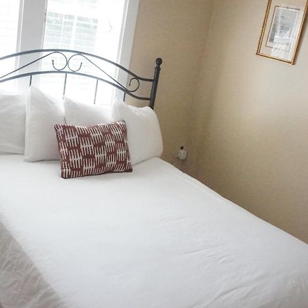 The Frogtown Inn Canadensis Extérieur photo