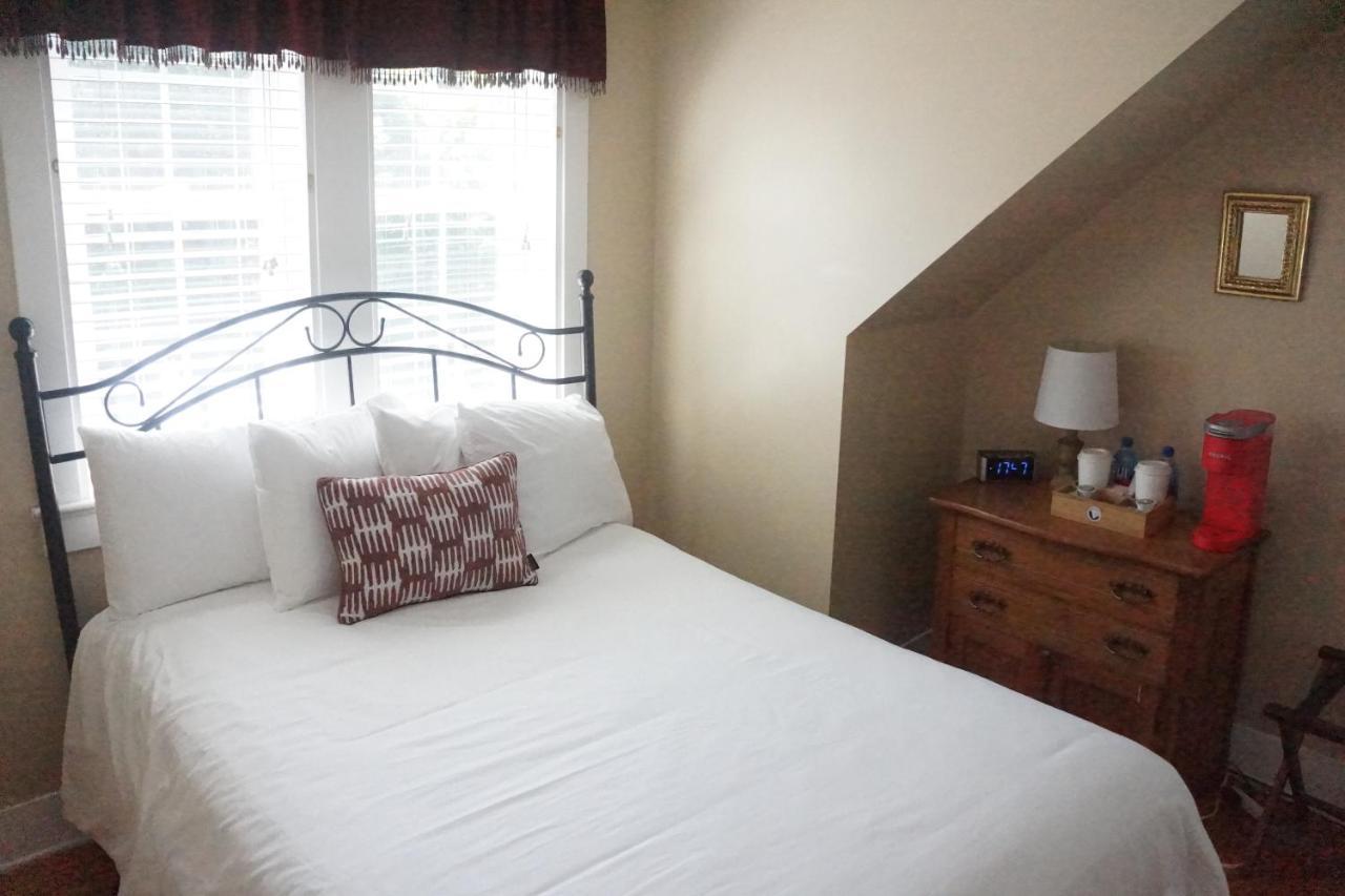 The Frogtown Inn Canadensis Extérieur photo