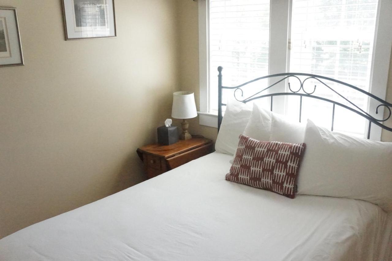 The Frogtown Inn Canadensis Extérieur photo