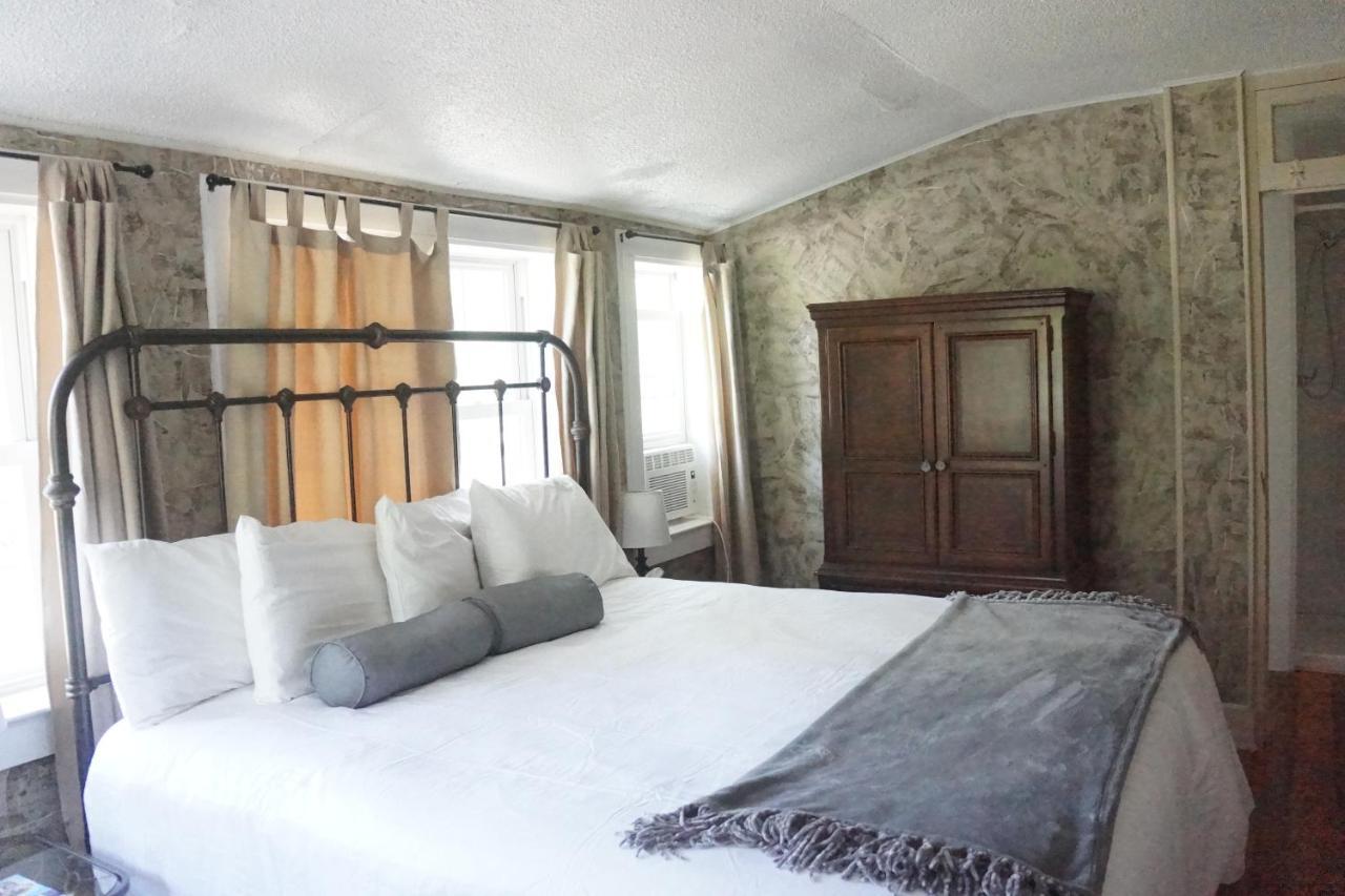 The Frogtown Inn Canadensis Extérieur photo