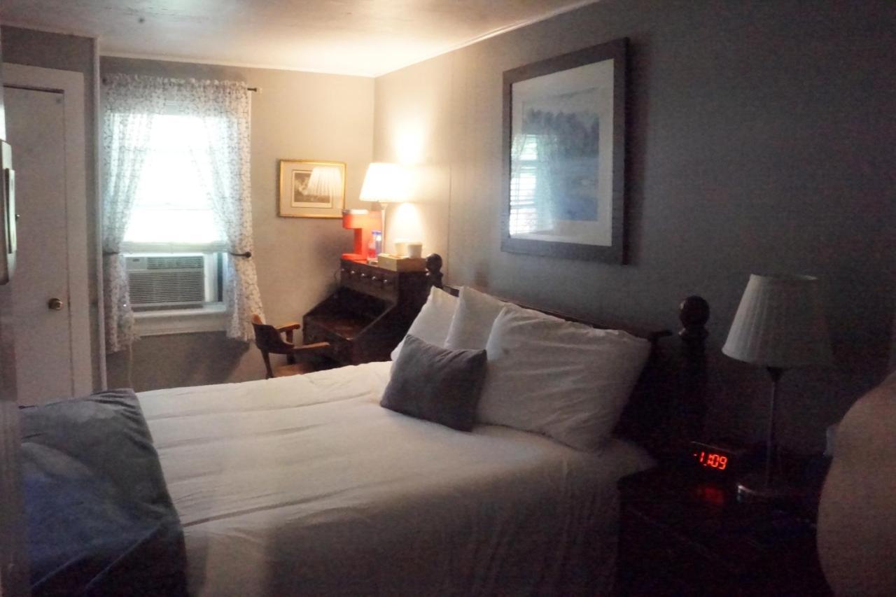 The Frogtown Inn Canadensis Extérieur photo